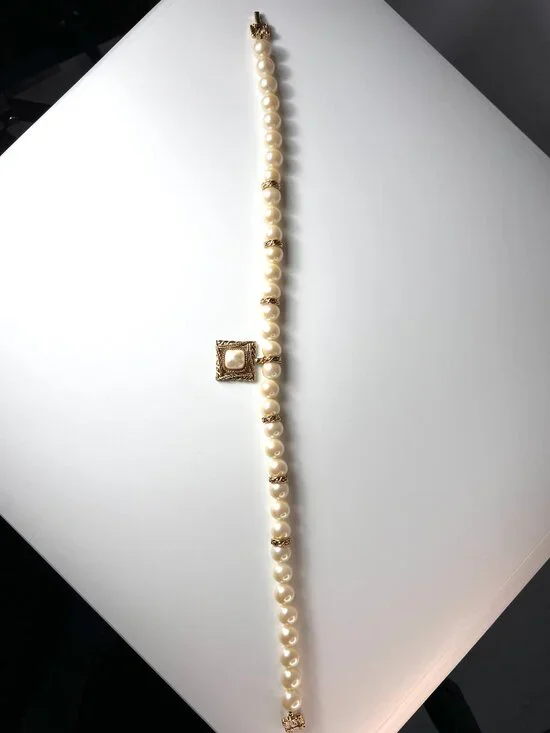 GIVENCHY Vintage Pearls Baroque Square Pendant Large White Necklace - Picture 12 of 16